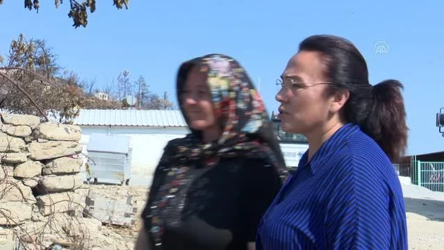 Bursa Büyükşehir Belediye Başkanı Alinur Aktaş, Manavgat'ta evi yanan Gülsüm Uysal'la görüştü