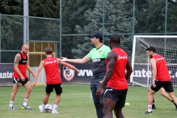 Erol Bulut: 50'ye yakın futbolcuya teklifte bulunduk ancak istenilen sonuca ulaşamadık Erol Bulut: 50'ye yakın futbolcuya teklifte bulunduk ancak istenilen sonuca ulaşamadık