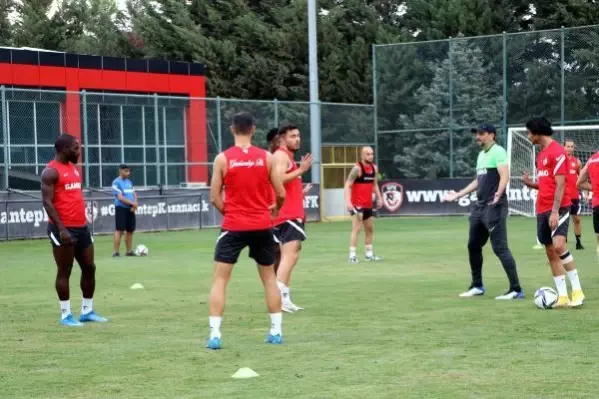 Erol Bulut: 50'ye yakın futbolcuya teklifte bulunduk ancak istenilen sonuca ulaşamadık Erol Bulut: 50'ye yakın futbolcuya teklifte bulunduk ancak istenilen sonuca ulaşamadık