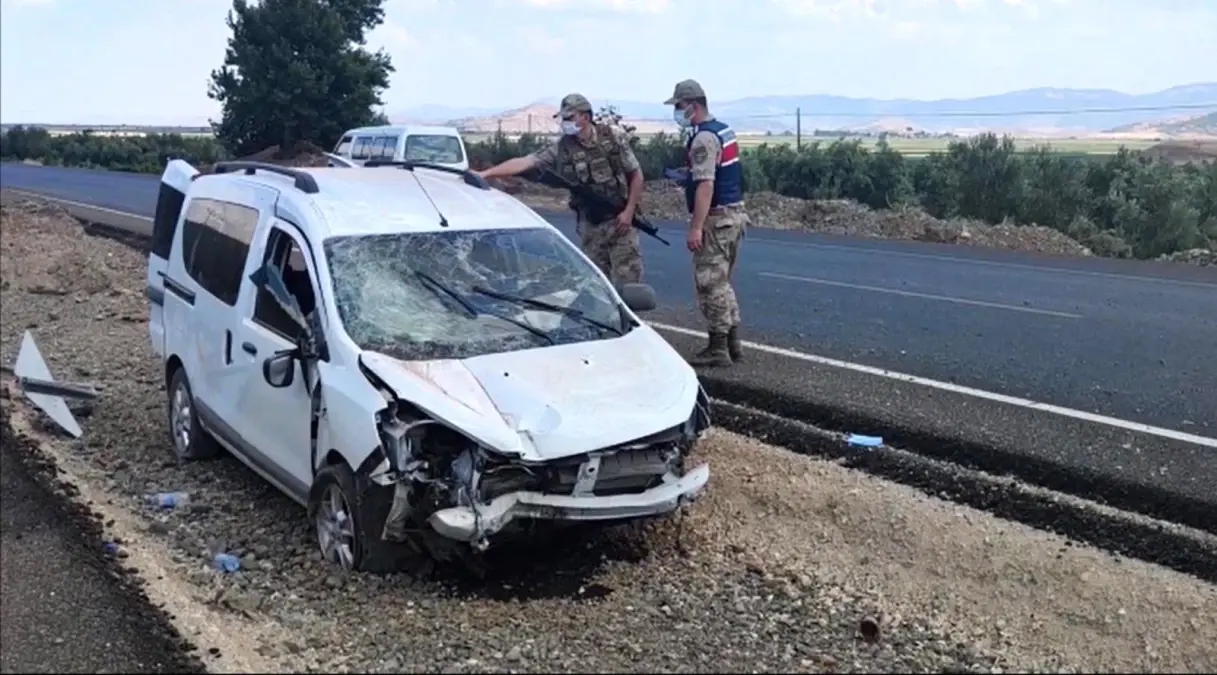 Gaziantep\'te ticari araç takla attı, 1 ölü, 3 yaralı