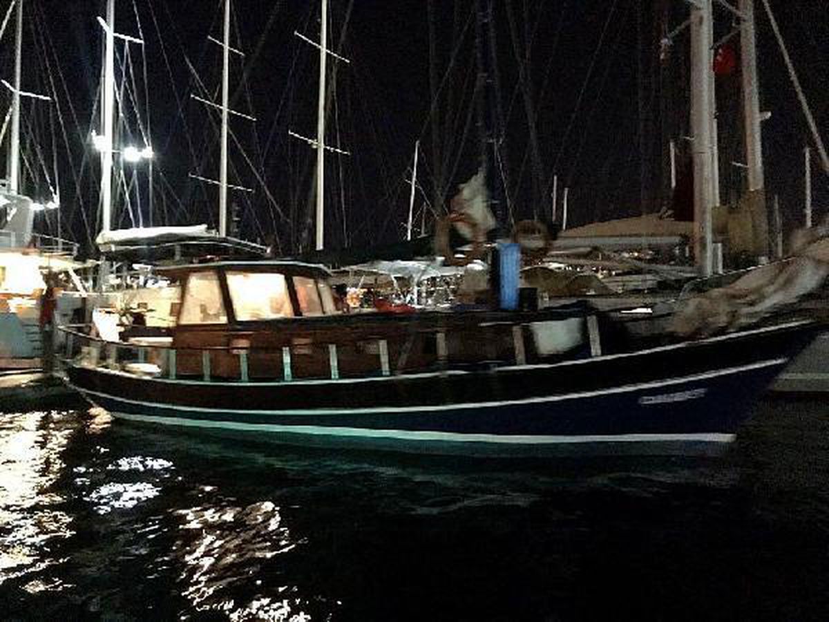 Halatı başka teknenin pervanesine dolanan yelkenlideki 3 kişi kurtarıldı
