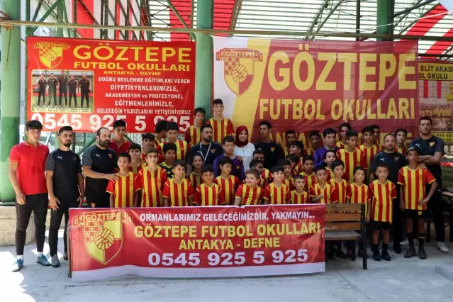 Küçük futbolcular, kumbaralarındaki paraları yanan ormanların ağaçlandırılması için bağışladı Küçük futbolcular, kumbaralarındaki paraları yanan ormanların ağaçlandırılması için bağışladı