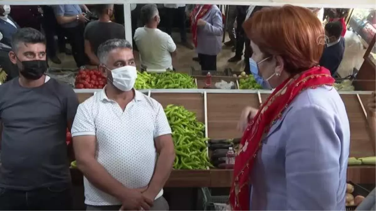 İYİ Parti Genel Başkanı Akşener, esnaf ziyaretinde bulundu (2)