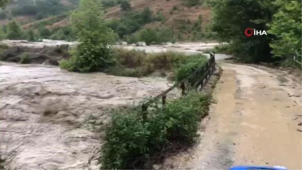 Karabük\'te köprü çöktü, yol ulaşıma kapandı