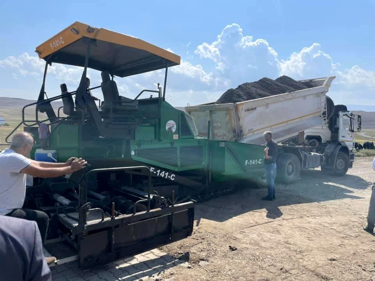 Kars\'ta köyler beton yollara kavuşuyor