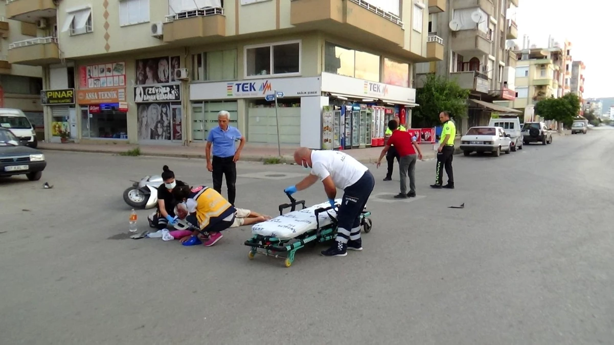Kumluca\'da otomobil motosiklete çarptı: 1 ağır yaralı
