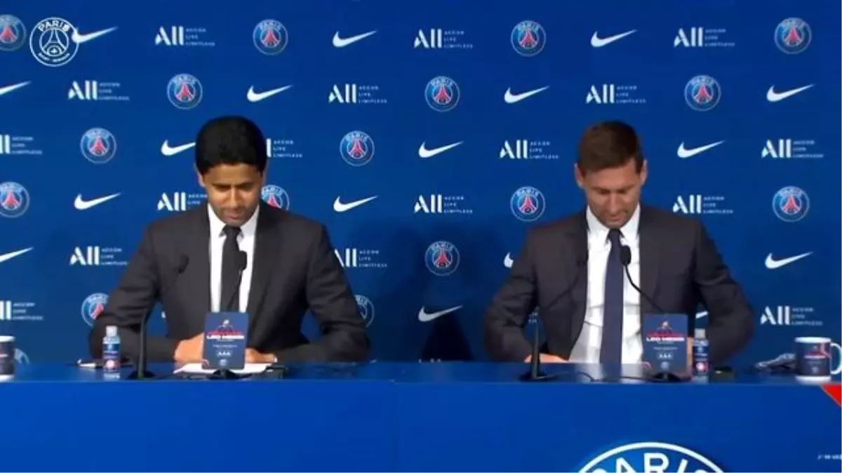 Lionel Messi Basın Toplantısında Yeni Formasını Gösterdi