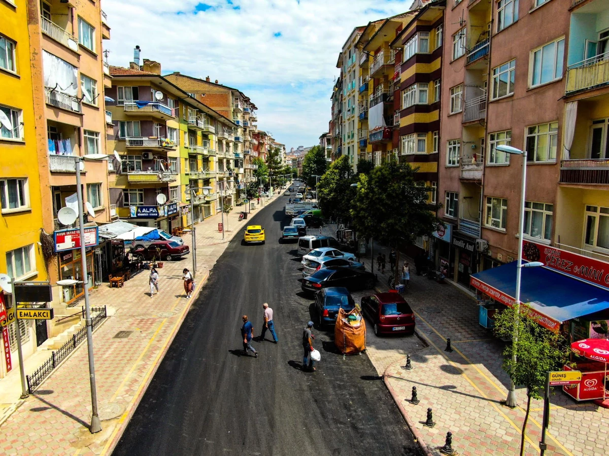 Malatya\'da 8 Büyükşehirin kullandığı asfaltın toplamından daha fazla asfalt dökülüyor