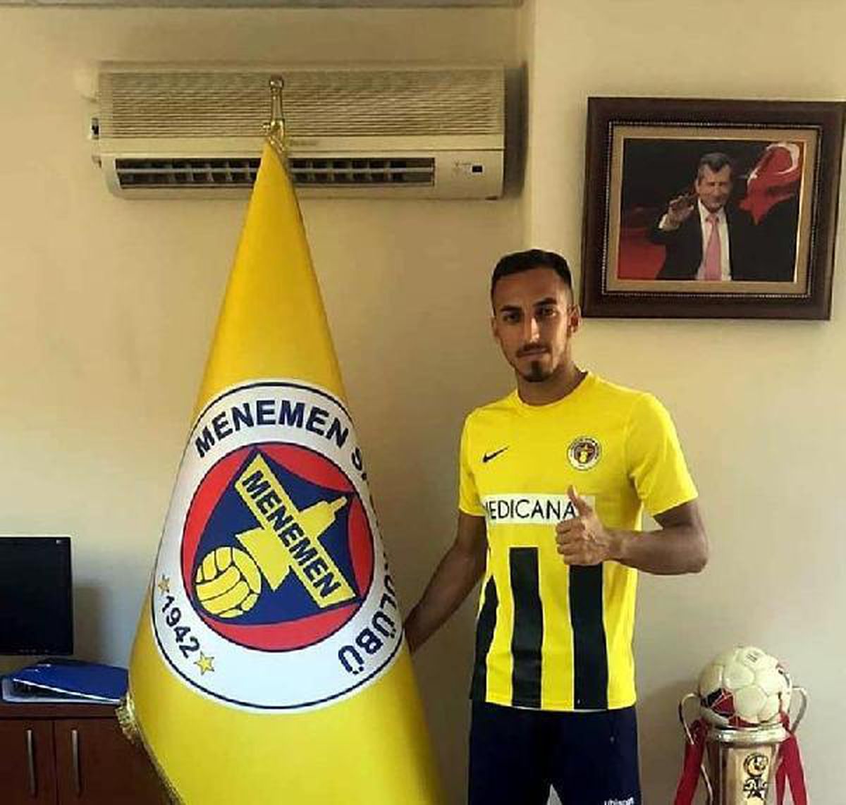 Menemenspor\'dan sağ bek transferi