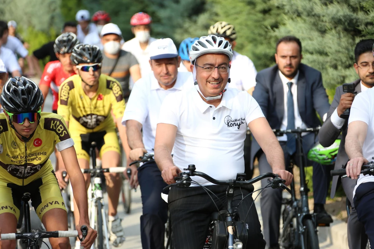 Meram\'da çocuklar bisiklet yarışı için pedal çevirecek