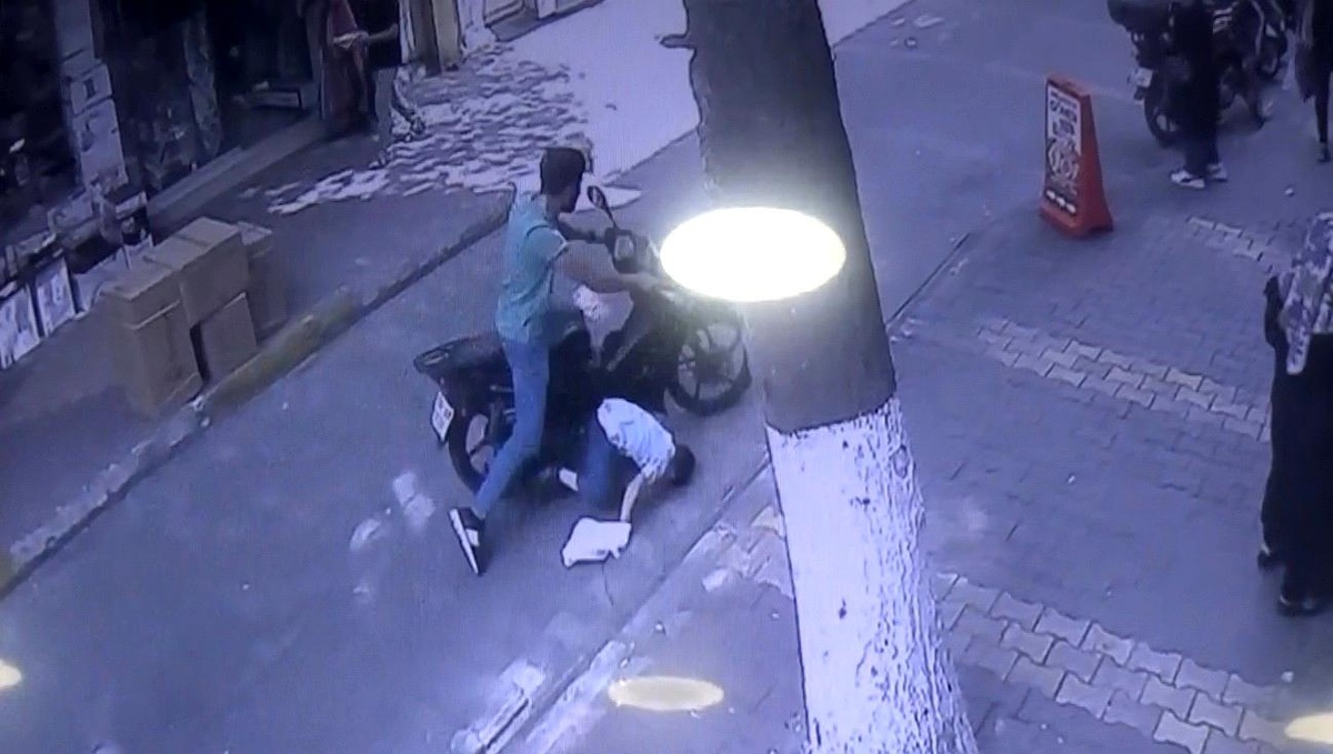 Motosiklet küçük çocuğa çarptı: 1 yaralı