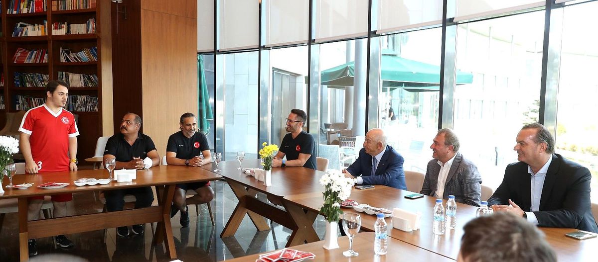 Nihat Özdemir, Down Sendromlular Futsal Milli Takımı ile bir araya geldi
