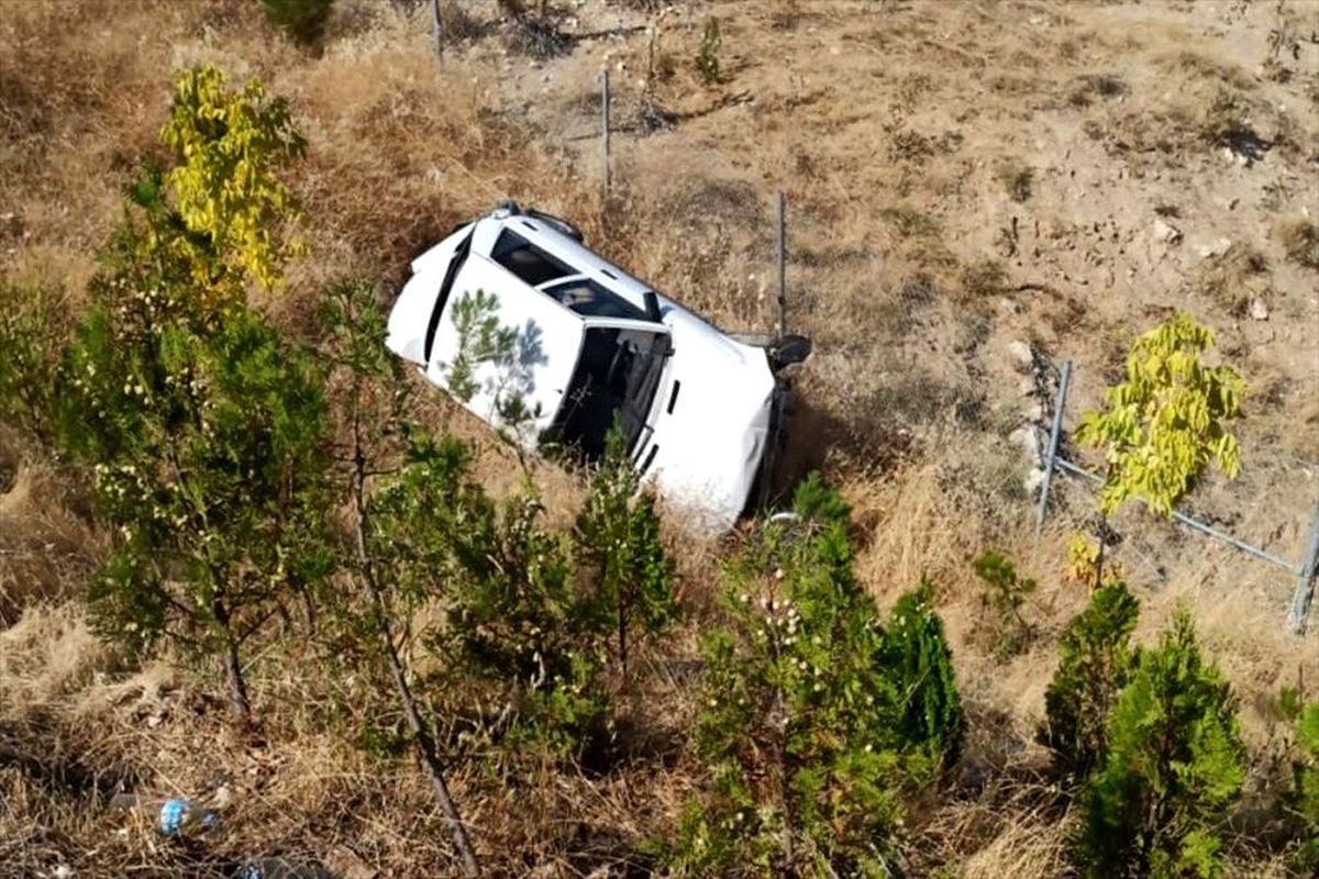 Son dakika haberleri: Otoyolda takla atan araç şarampole devrildi: 1 ölü
