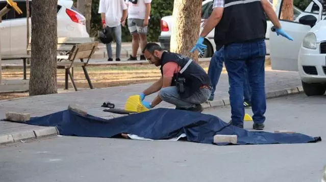 Polis memuru boşanma aşamasındaki eşi, kayınpederi ve kaynanasını öldürüp, intihar etti Polis memuru boşanma aşamasındaki eşi, kayınpederi ve kaynanasını öldürüp, intihar etti