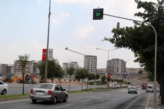 Şanlıurfa'da radarlı hız tespit göstergesi kuruldu