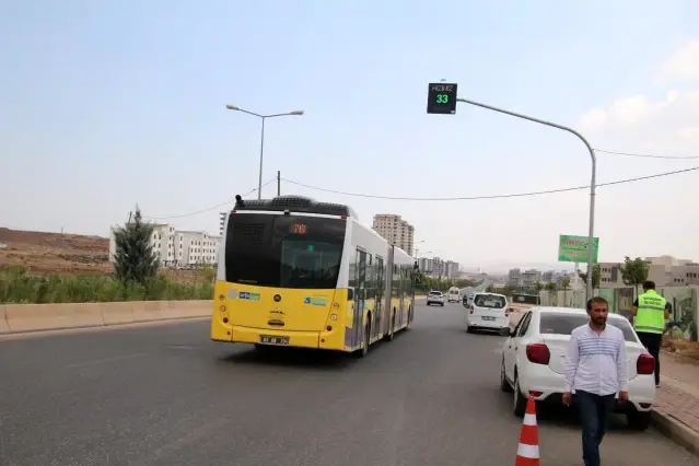 Şanlıurfa'da radarlı hız tespit göstergesi kuruldu