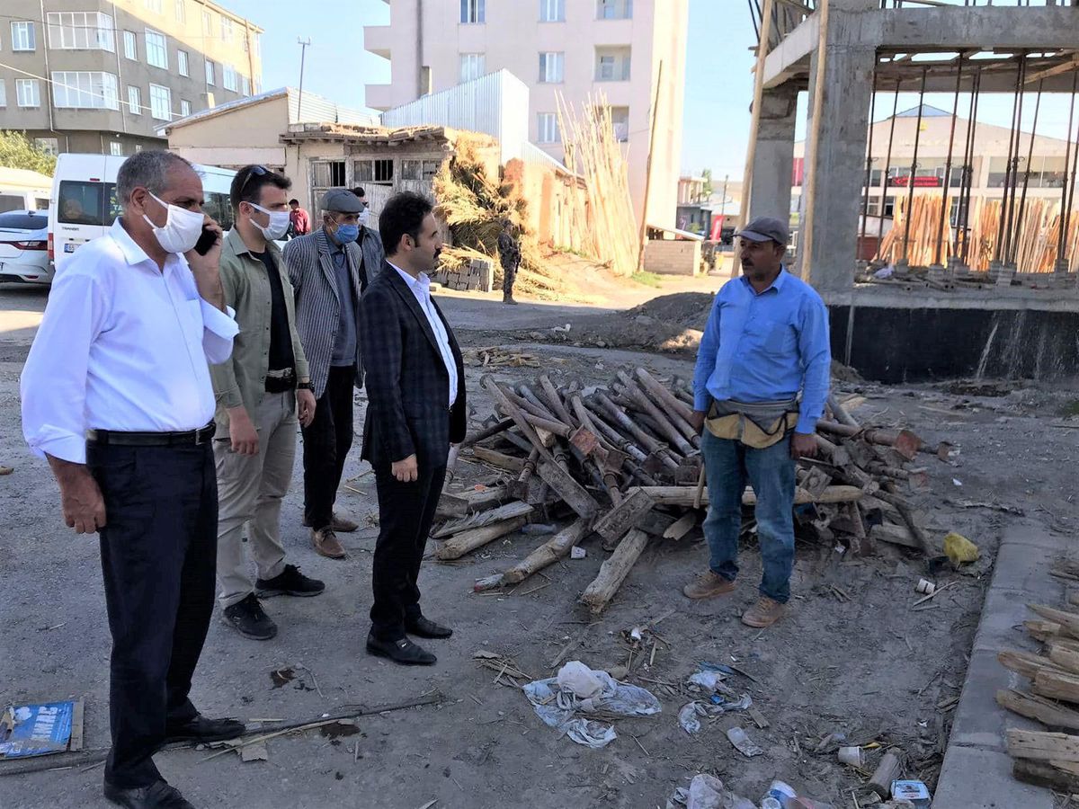 Saray\'da Van evleri mimarisiyle yapılan 54 dükkanın inşaatı devam ediyor