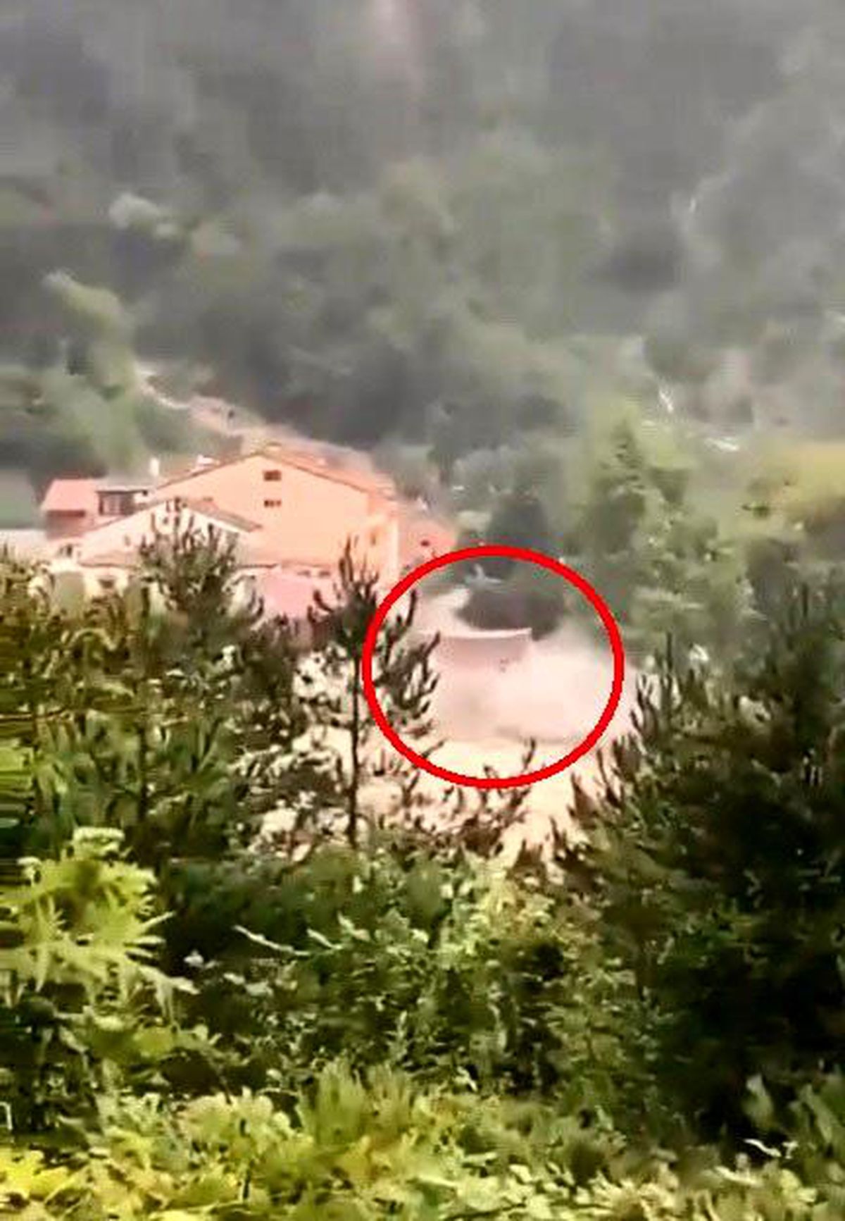 Son dakika haber... Sinop\'ta sel suları evi böyle yıktı