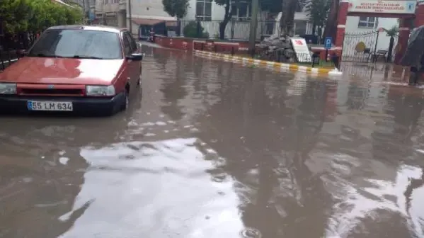 Sinop ve Samsun'da sağanak sele neden oldu; vatandaşlar evlerinde mahsur kaldı