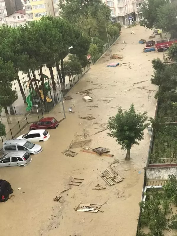 Sinop ve Samsun'da sağanak sele neden oldu; vatandaşlar evlerinde mahsur kaldı