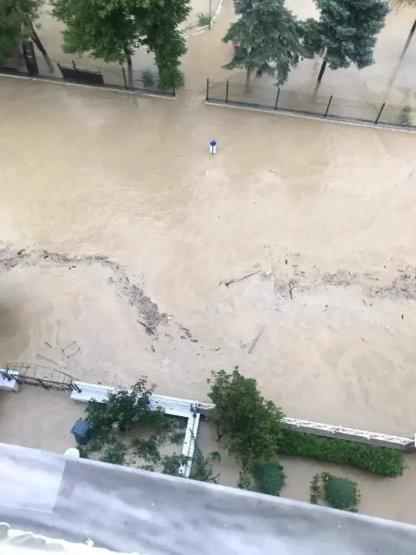 Sinop ve Samsun'da sağanak sele neden oldu; vatandaşlar evlerinde mahsur kaldı