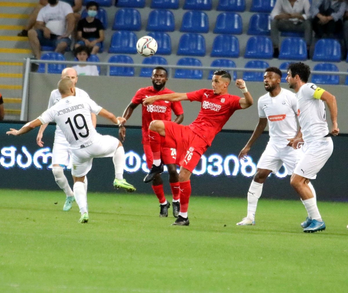 Sivasspor, Dinamo Batumi\'yi ağırlayacak