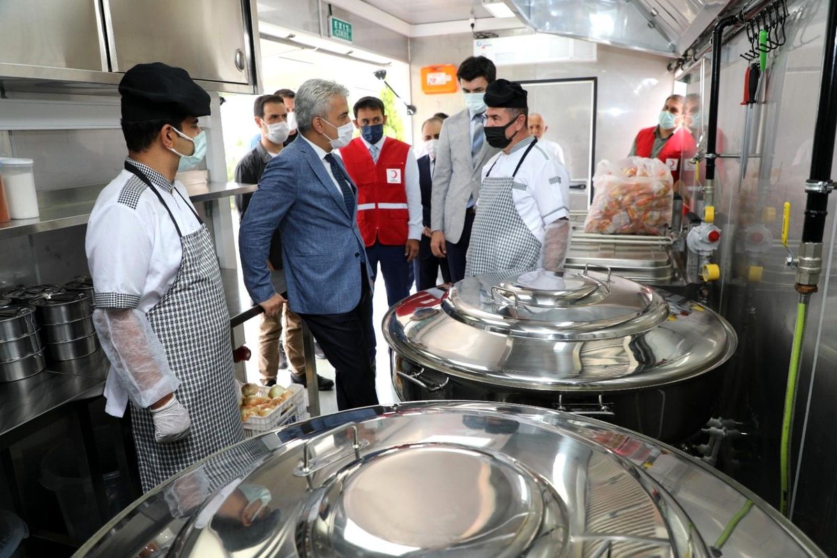 Vali Makas, aşevinde incelemelerde bulundu