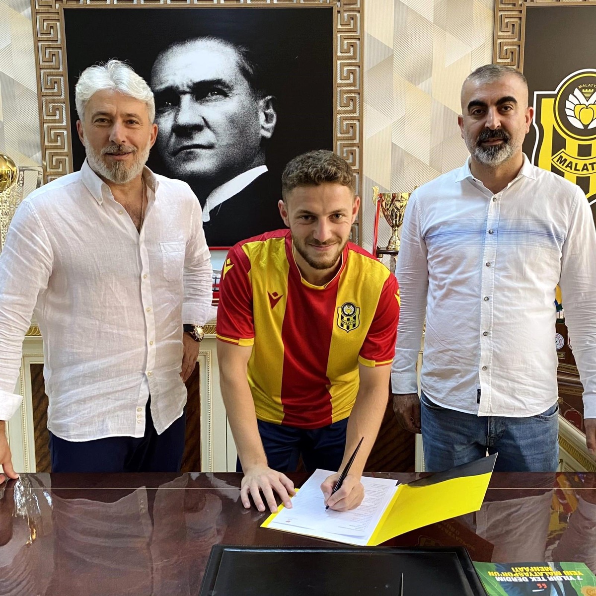 Yeni Malatyaspor\'da genç forvetin sözleşmesi uzatıldı