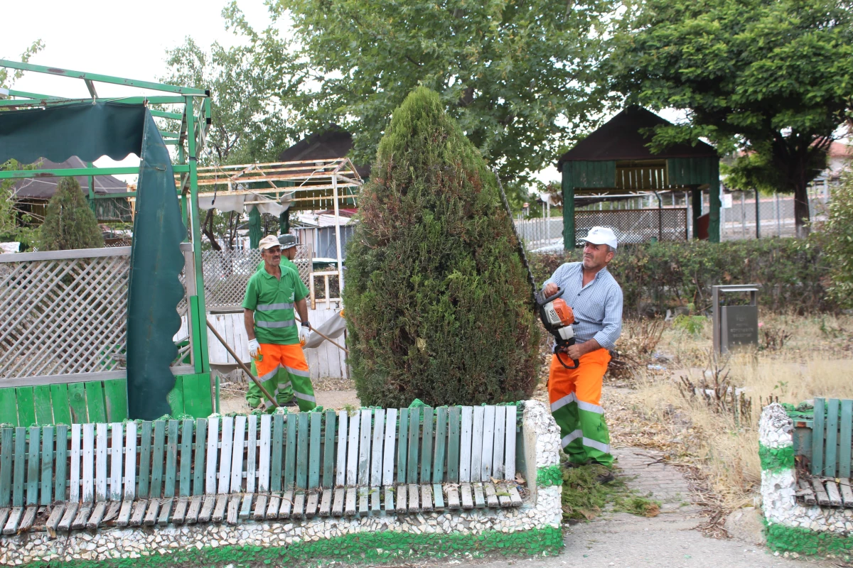 Yunak\'ta park ve yeşil alan onarım çalışmaları