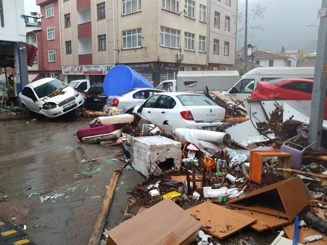 AFAD'dan açıklama: Çok sayıda personelle arama kurtarma çalışmalarımız sürüyor 