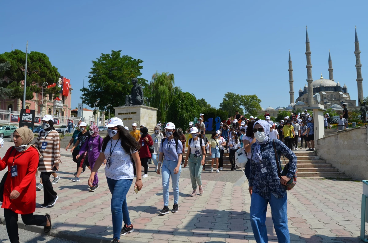 Anadolu\'dan gelen gençler eski payitaht Edirne\'yi gezdi