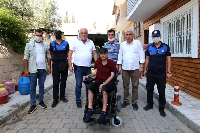 Başkan Atay'dan yürüme engelli Yavuz'a akülü araç hediyesi, System.String[]