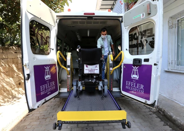 Başkan Atay'dan yürüme engelli Yavuz'a akülü araç hediyesi