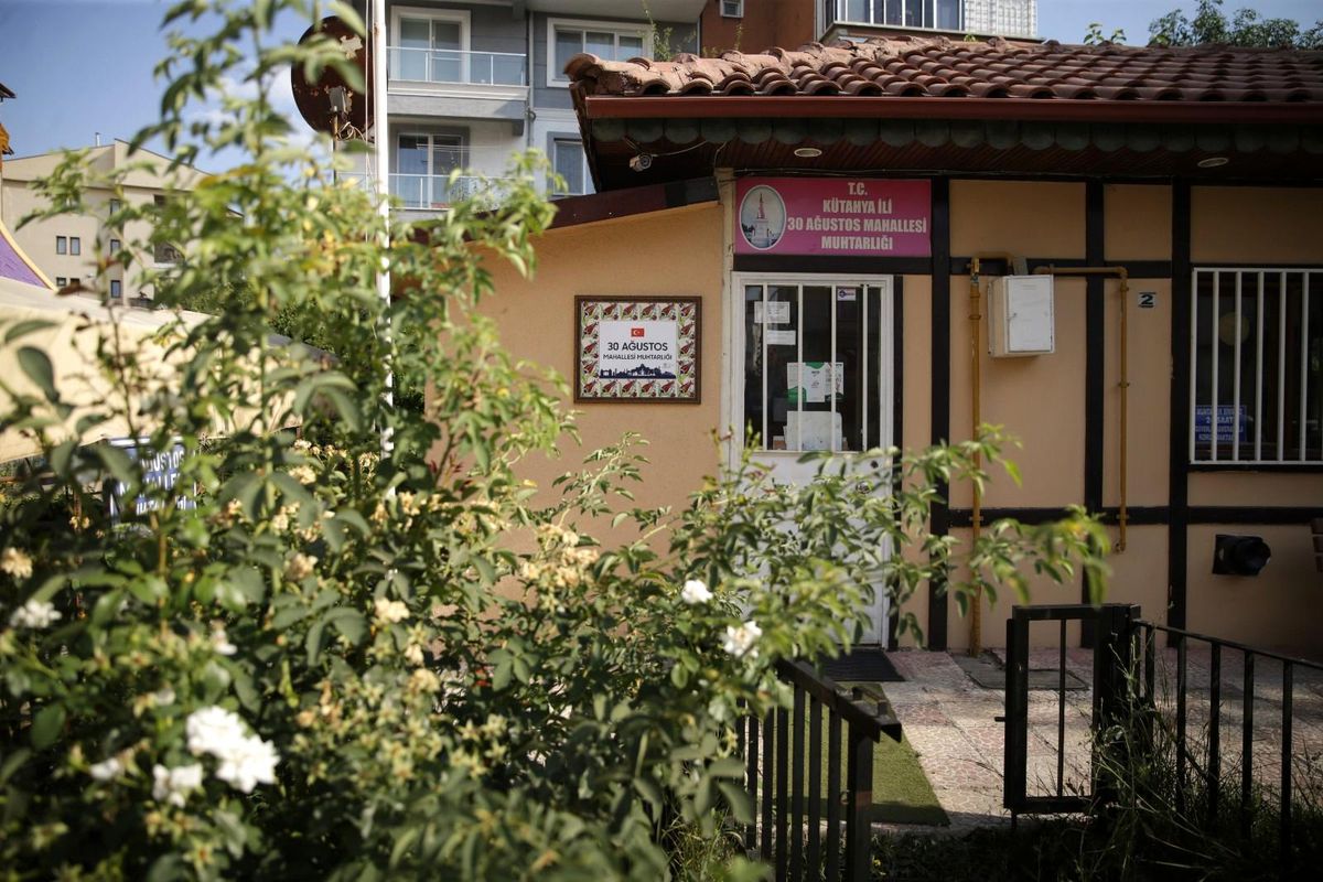 Belediyeden bir ilk, çiniler artık tabelaları süslüyor