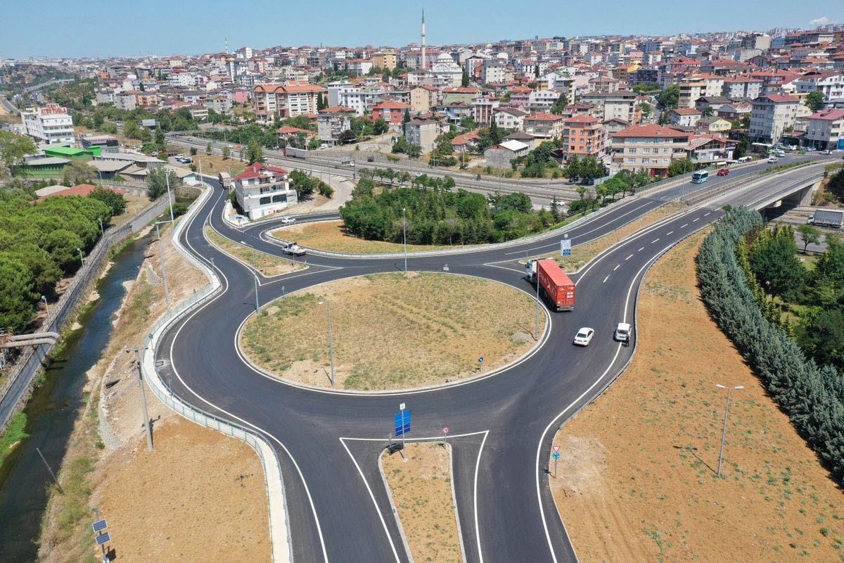 Çayırova Çiftlik Caddesi\'ndeki yeni kavşakla trafik daha güvenli