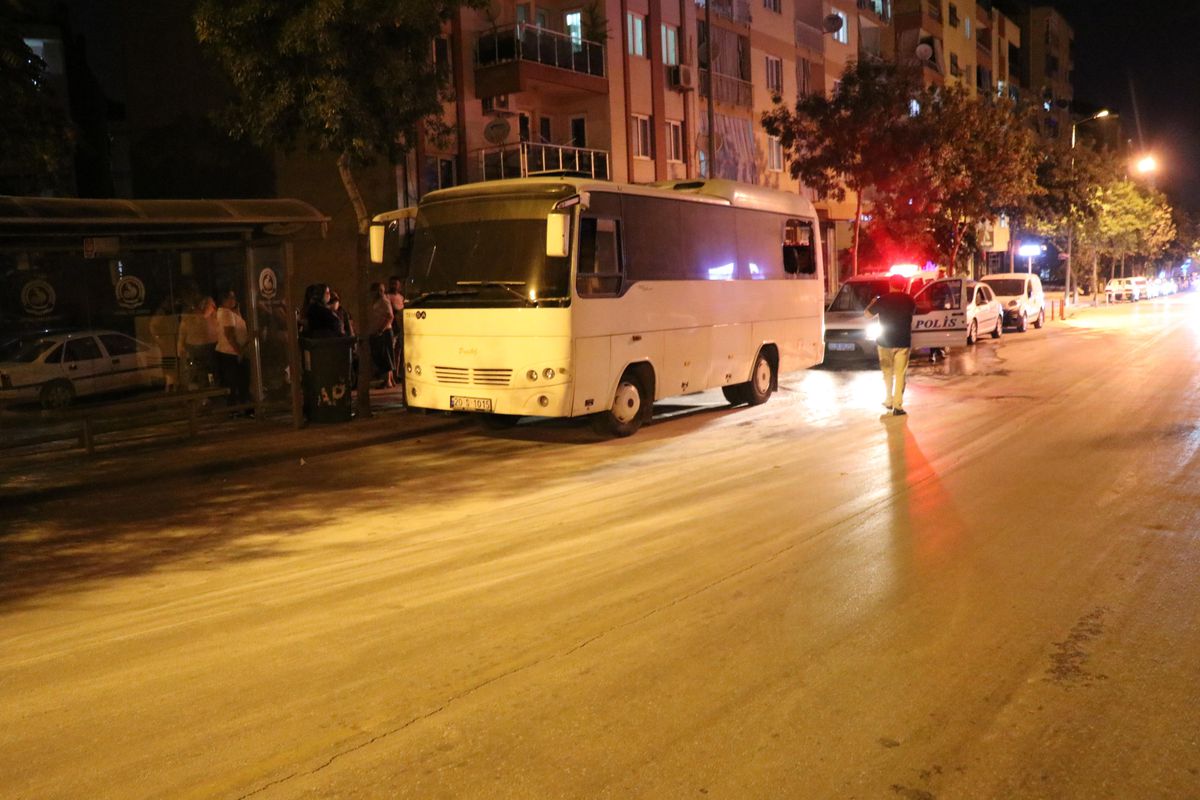 Denizli\'de park halindeki midibüste yangın çıktı