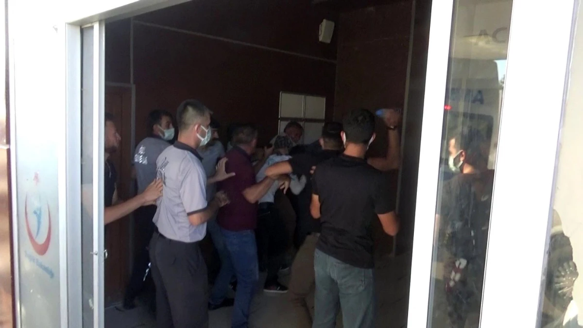 Diyarbakır\'da 6 kişinin yaralandığı liste kavgası hastane acilinde devam etti