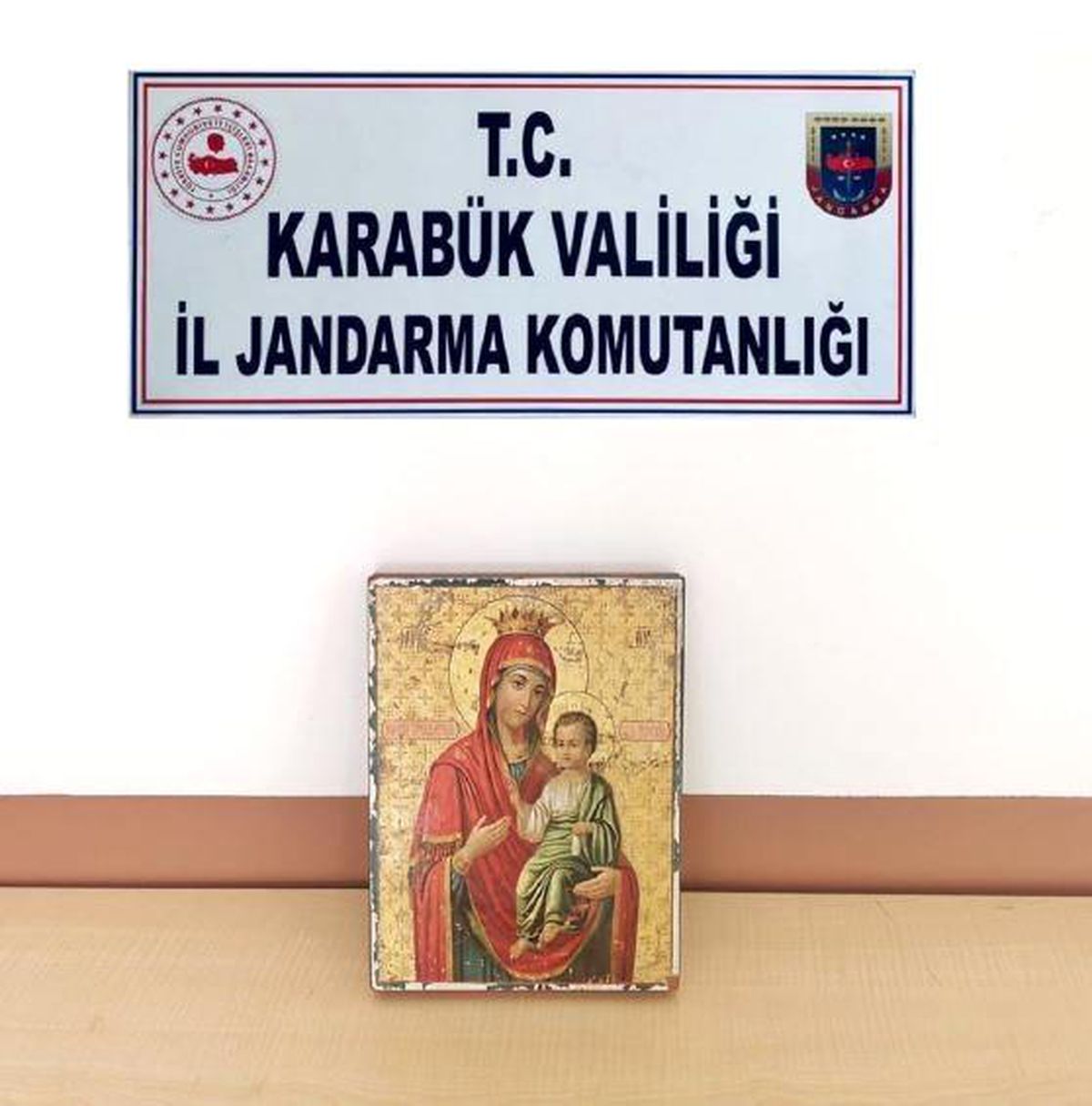 Karabük\'te tarihi eser olduğu değerlendirilen resim ele geçirildi