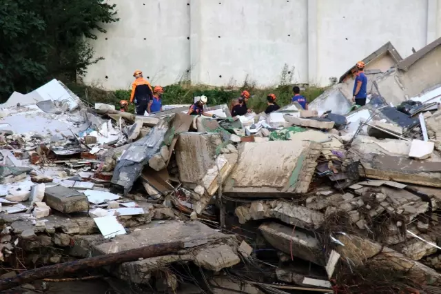 Kastamonu'da acı bekleyiş sürüyor Kastamonu'da acı bekleyiş sürüyor