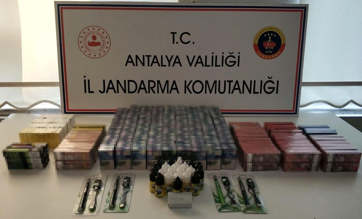 Kemer\'de kaçak sigara operasyonu: 1 gözaltı