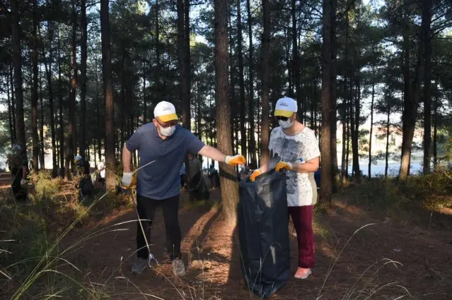 Keşan'da ormandan 10 kamyon çöp toplandı