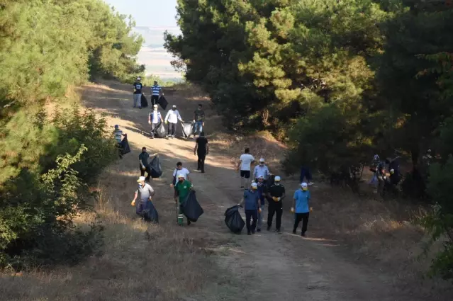 Keşan'da ormandan 10 kamyon çöp toplandı