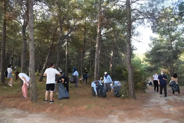 Keşan'da ormandan 10 kamyon çöp toplandı