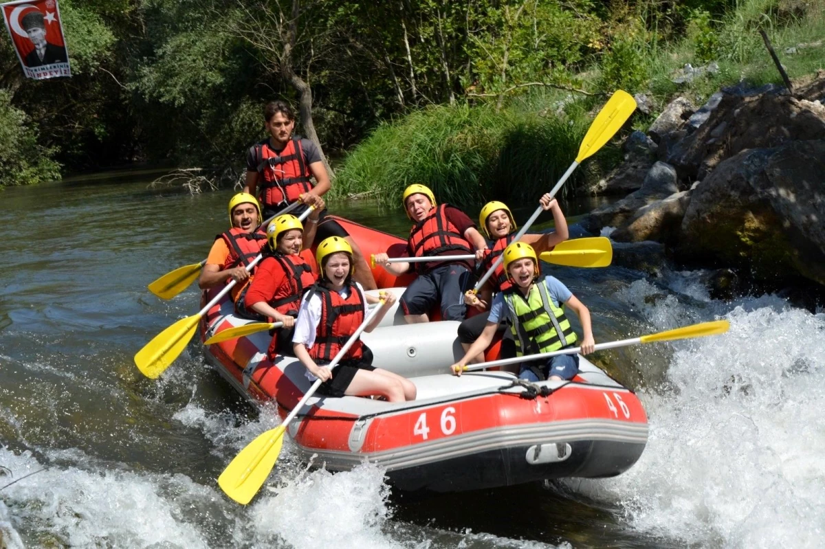 Kestel Belediyesi, gençleri rafting ile buluşturdu