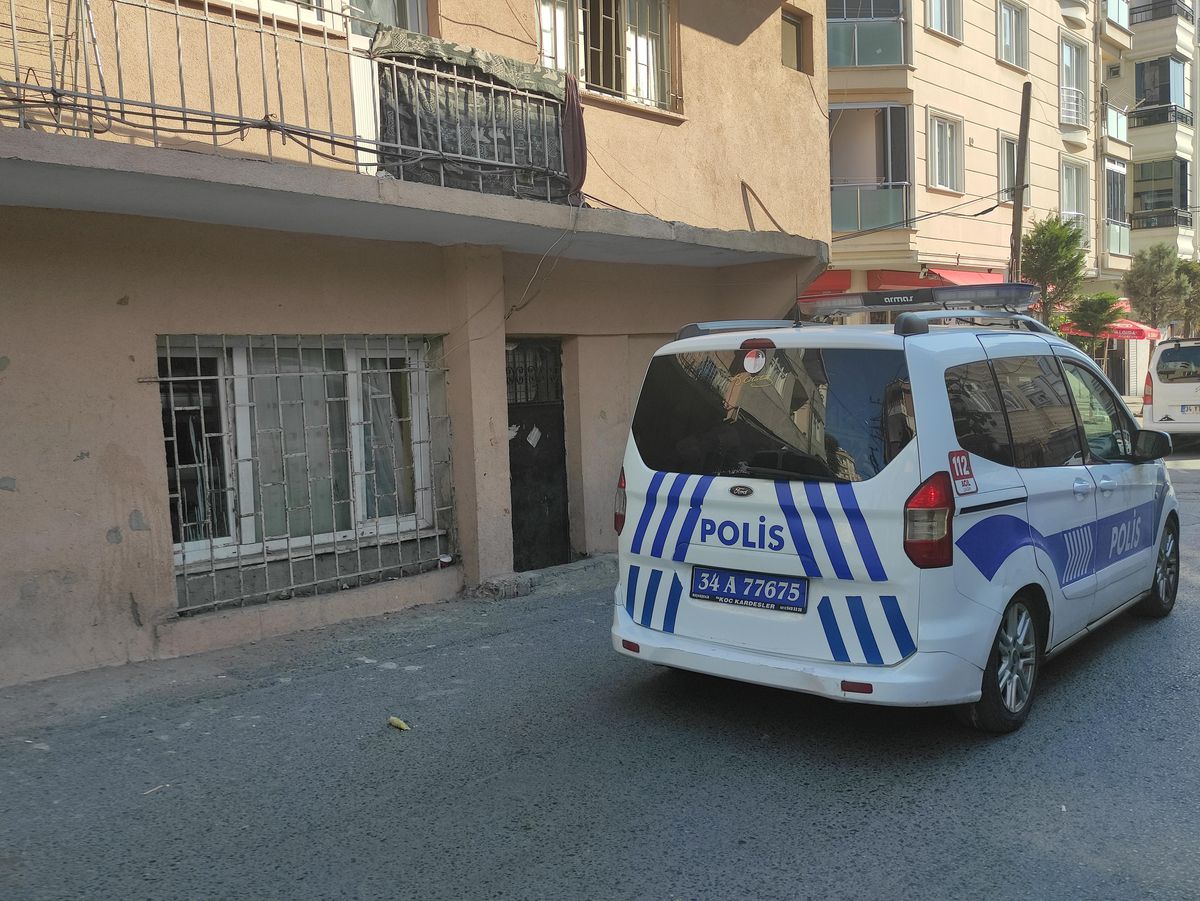 Son dakika! Küçükçekmece\'de yabancı uyruklu kişi evinde öldürülmüş olarak bulundu