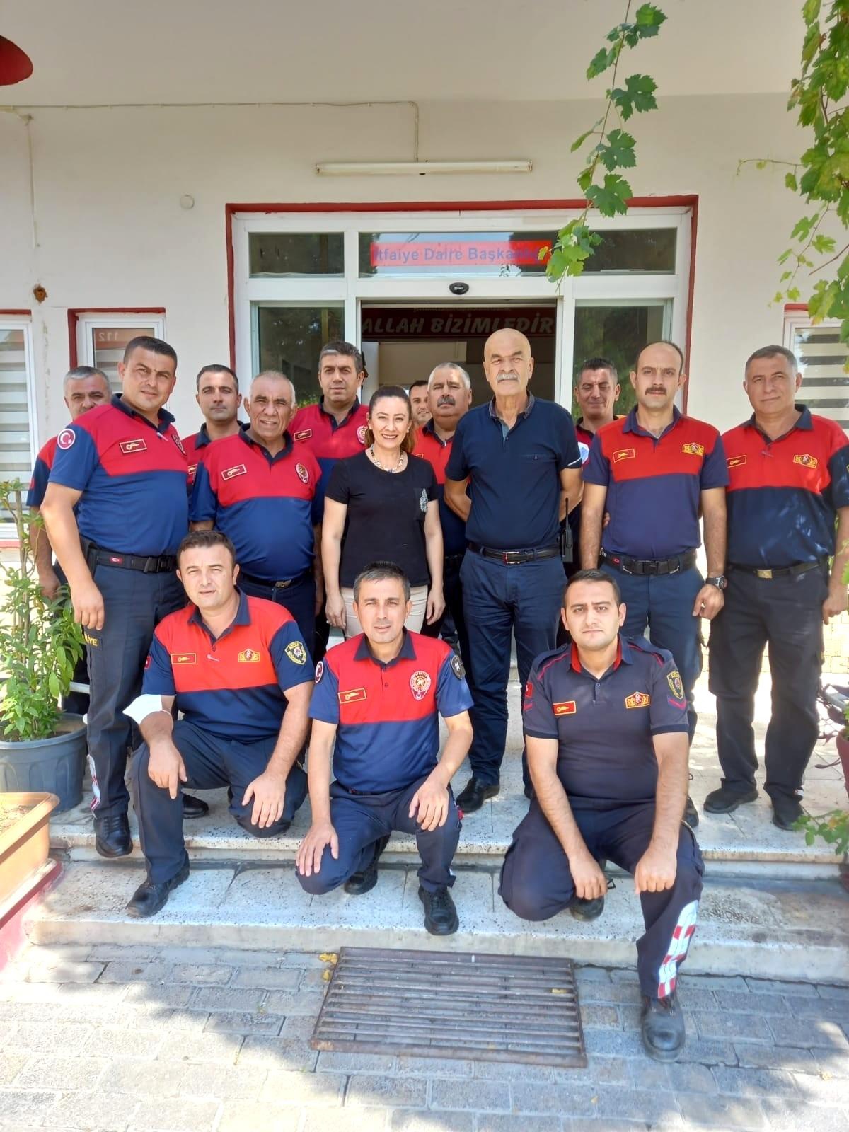 Son dakika haberleri... Mahalle sakinlerinden, ateş savaşçılarına teşekkür