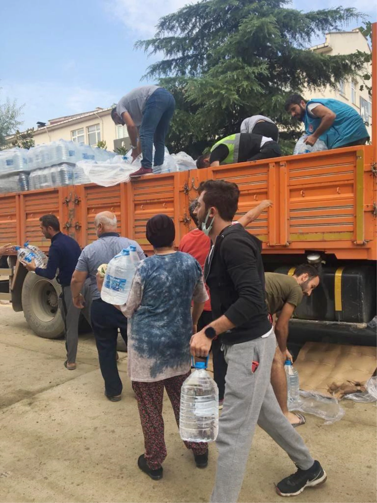 Son dakika haberleri: Samsun\'dan selin etkilediği Sinop ve Kastamonu\'ya personel, gıda ve destek malzemesi gönderildi