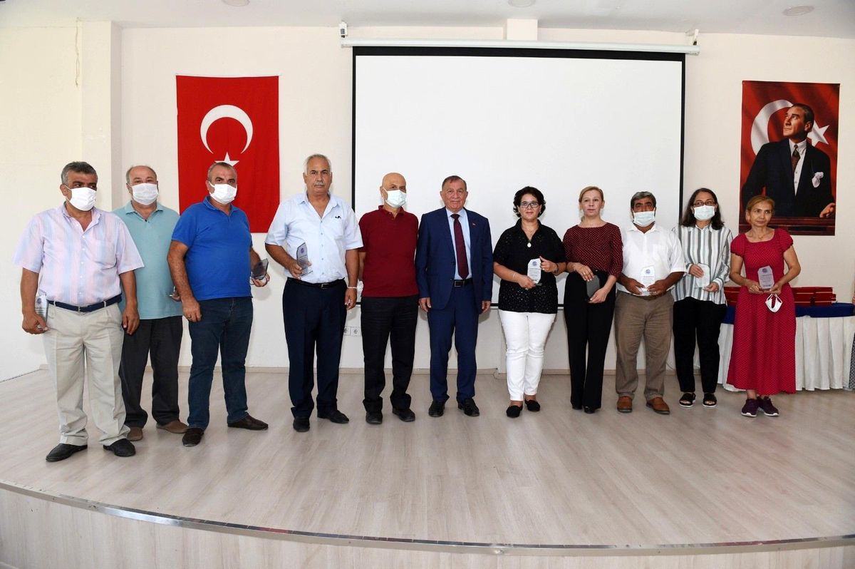 Seyhan Belediyesi\'nde emekli olanlara plaket verildi