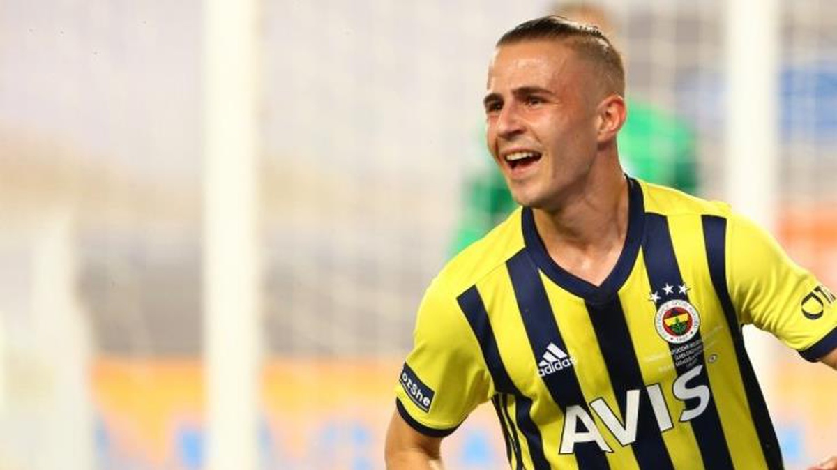 Sezon açılışı öncesi Fenerbahçe\'de büyük talihsizlik! Pelkas\'ın antrenmanda omzu çıktı