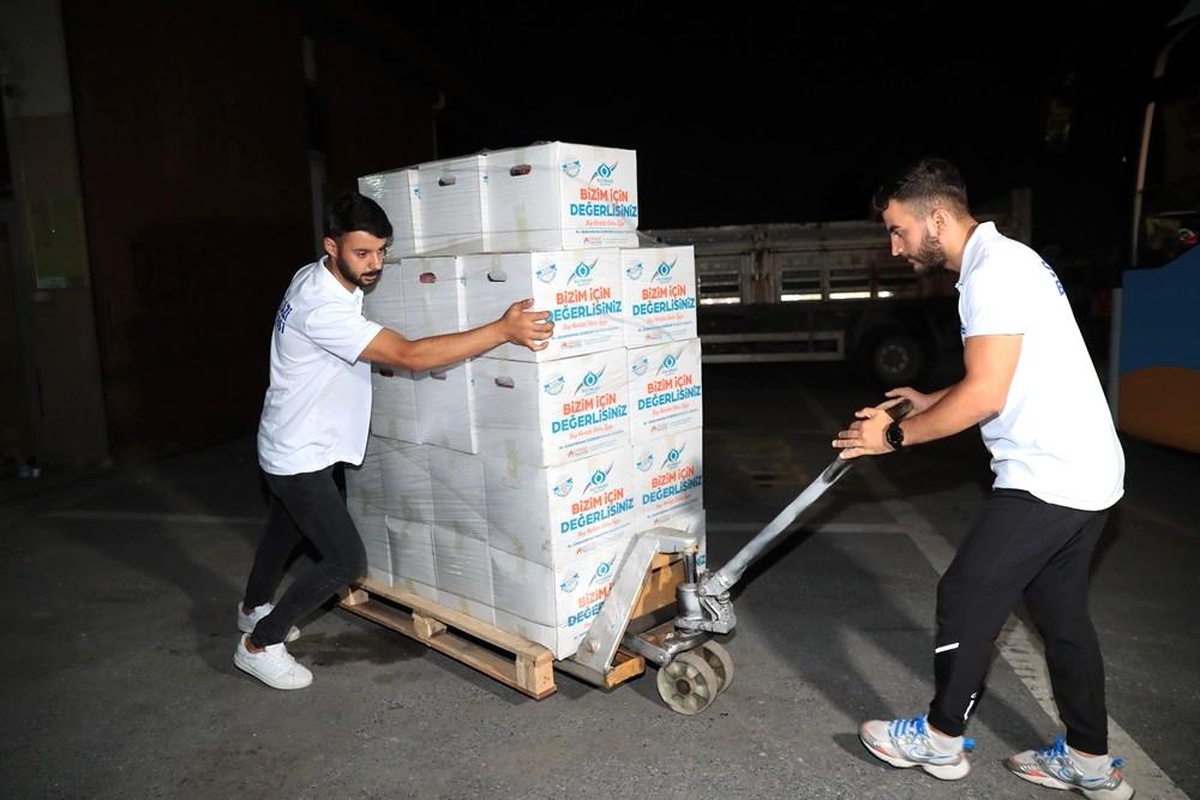 Sultangazi Belediyesi\'nden sel bölgesine yardım eli